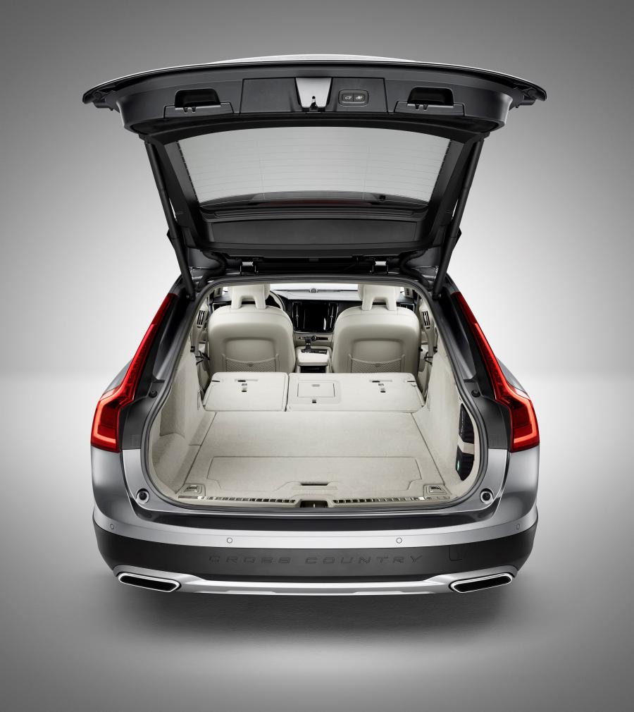 Багажник Volvo V90 T6 Cross Country 2016 года  (фото 65 из 104)